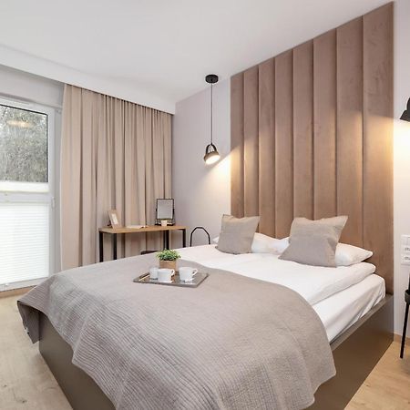 Bright Apartment In Krakow With Garden, Air Conditioning, Parking And Desk By Renters Prestige Exterior photo