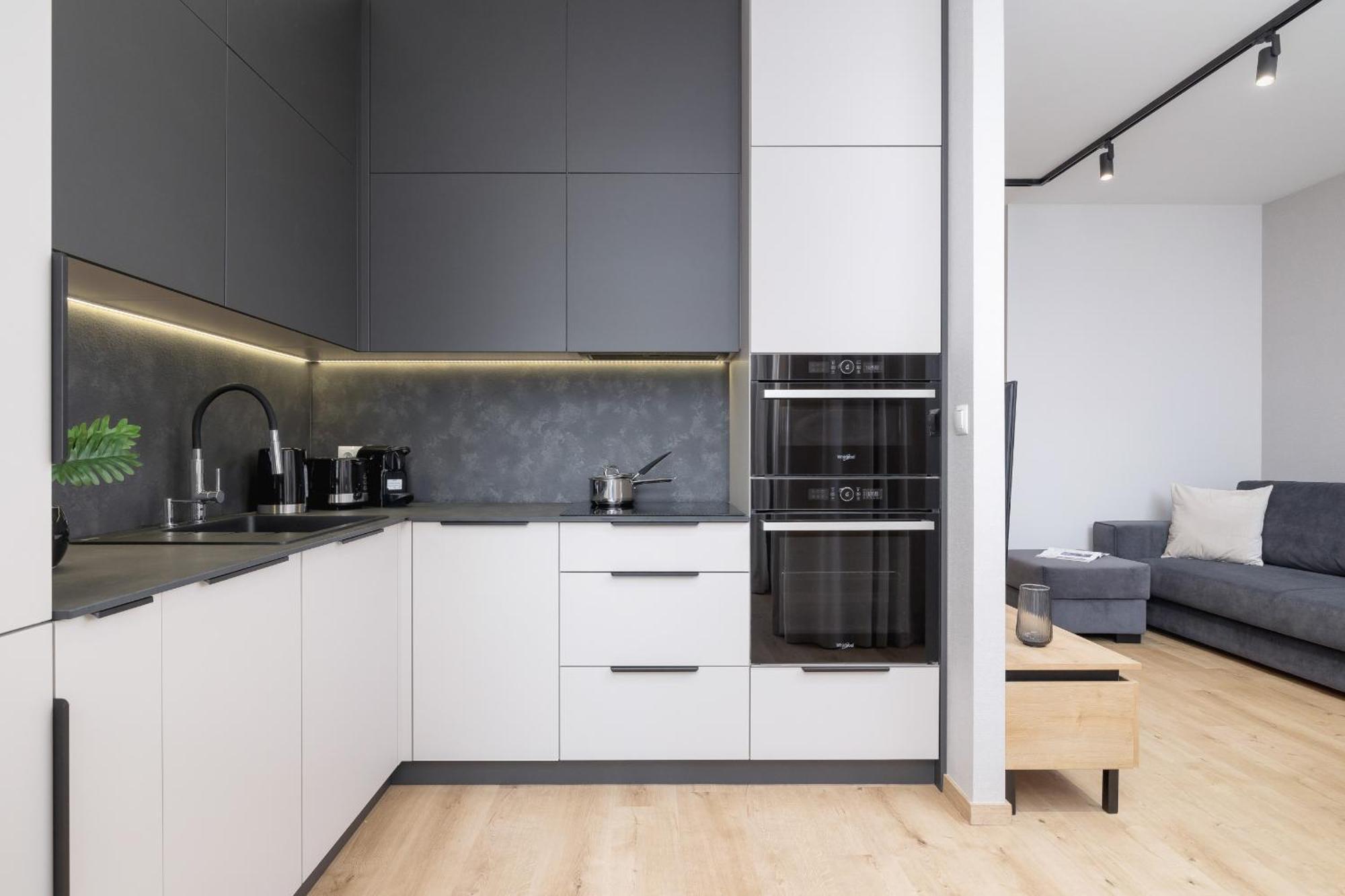 Bright Apartment In Krakow With Garden, Air Conditioning, Parking And Desk By Renters Prestige Exterior photo