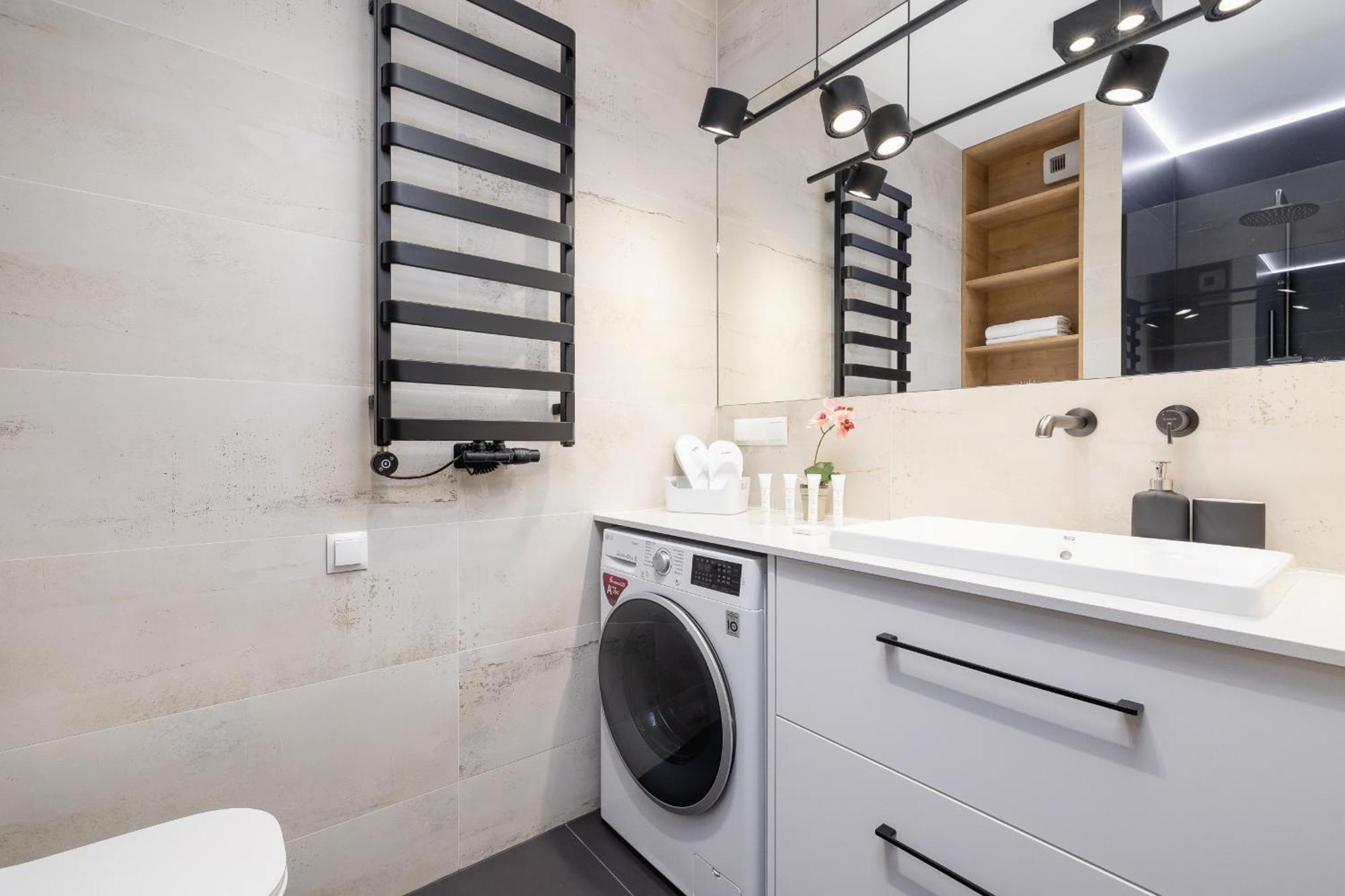Bright Apartment In Krakow With Garden, Air Conditioning, Parking And Desk By Renters Prestige Exterior photo