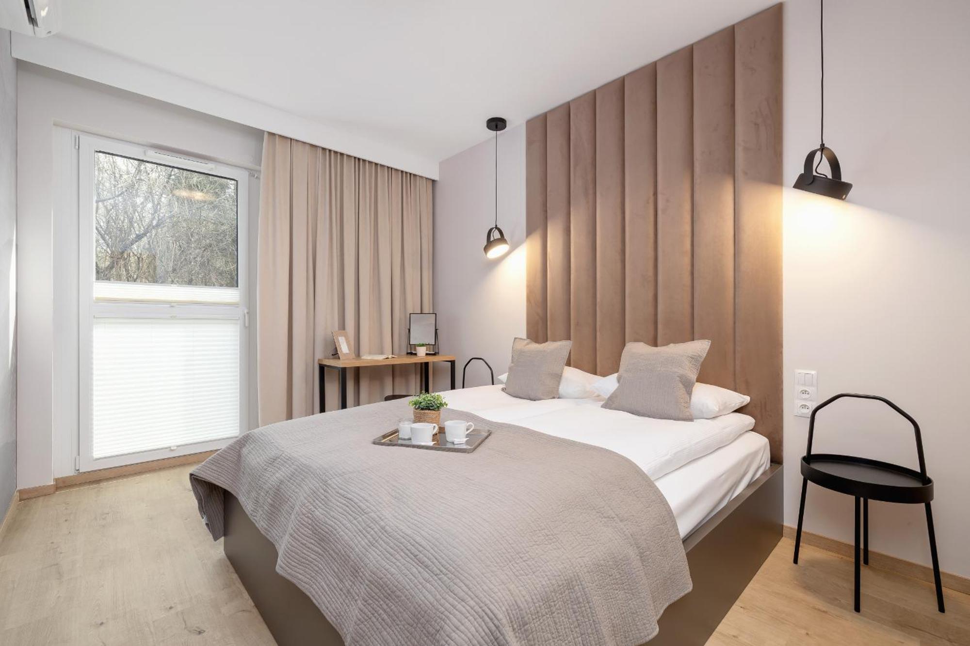 Bright Apartment In Krakow With Garden, Air Conditioning, Parking And Desk By Renters Prestige Exterior photo