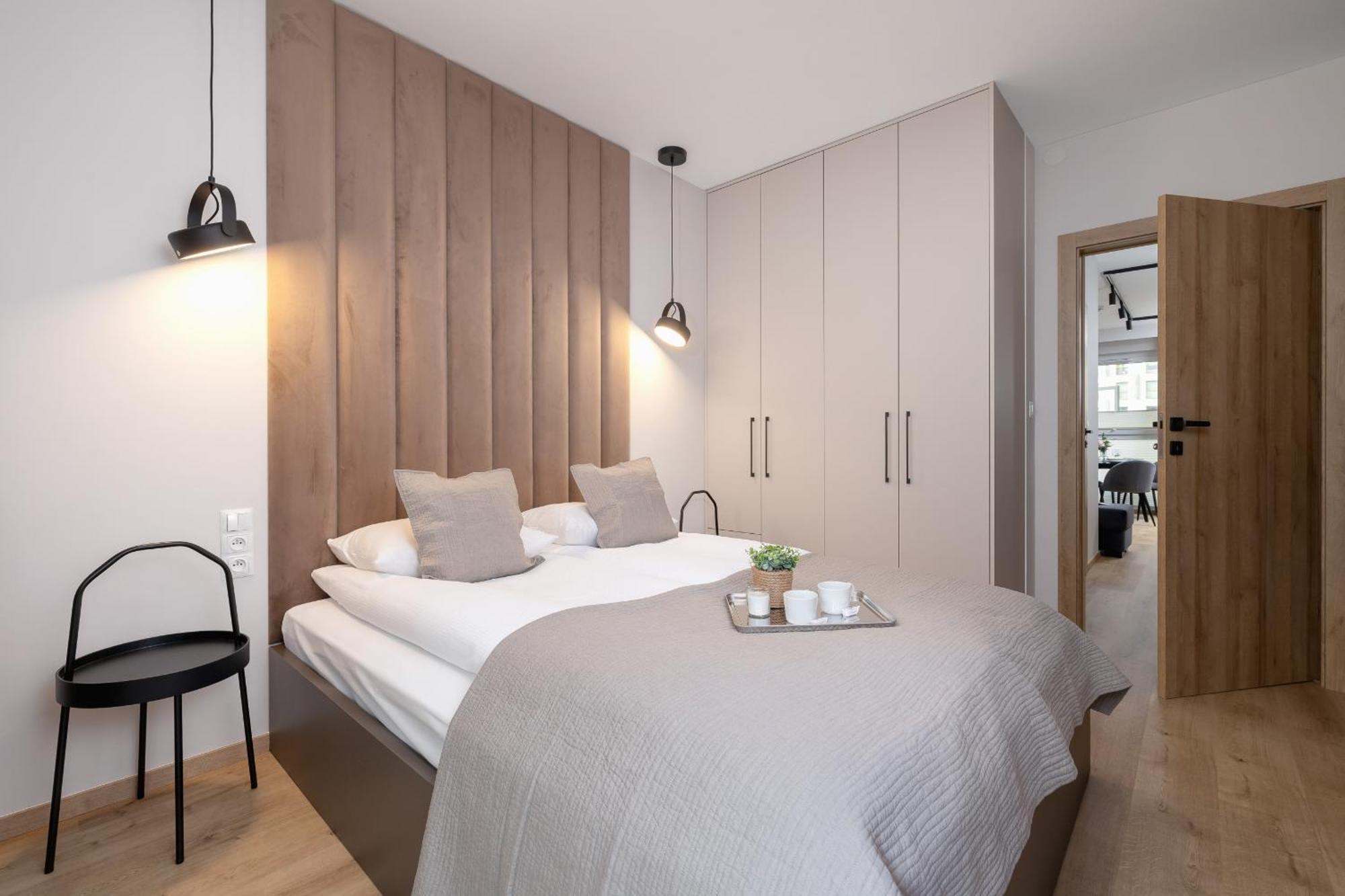 Bright Apartment In Krakow With Garden, Air Conditioning, Parking And Desk By Renters Prestige Exterior photo