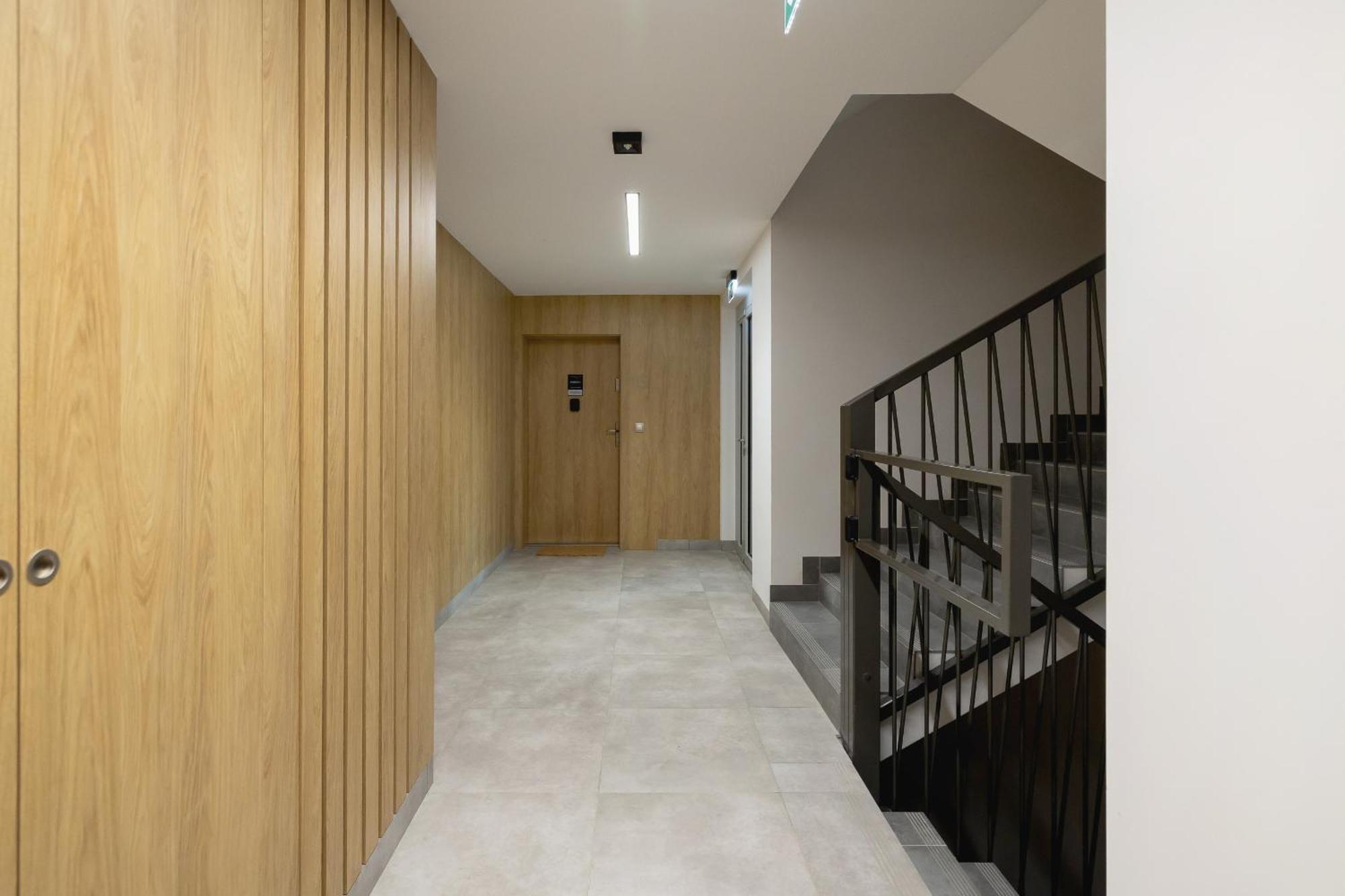 Bright Apartment In Krakow With Garden, Air Conditioning, Parking And Desk By Renters Prestige Exterior photo