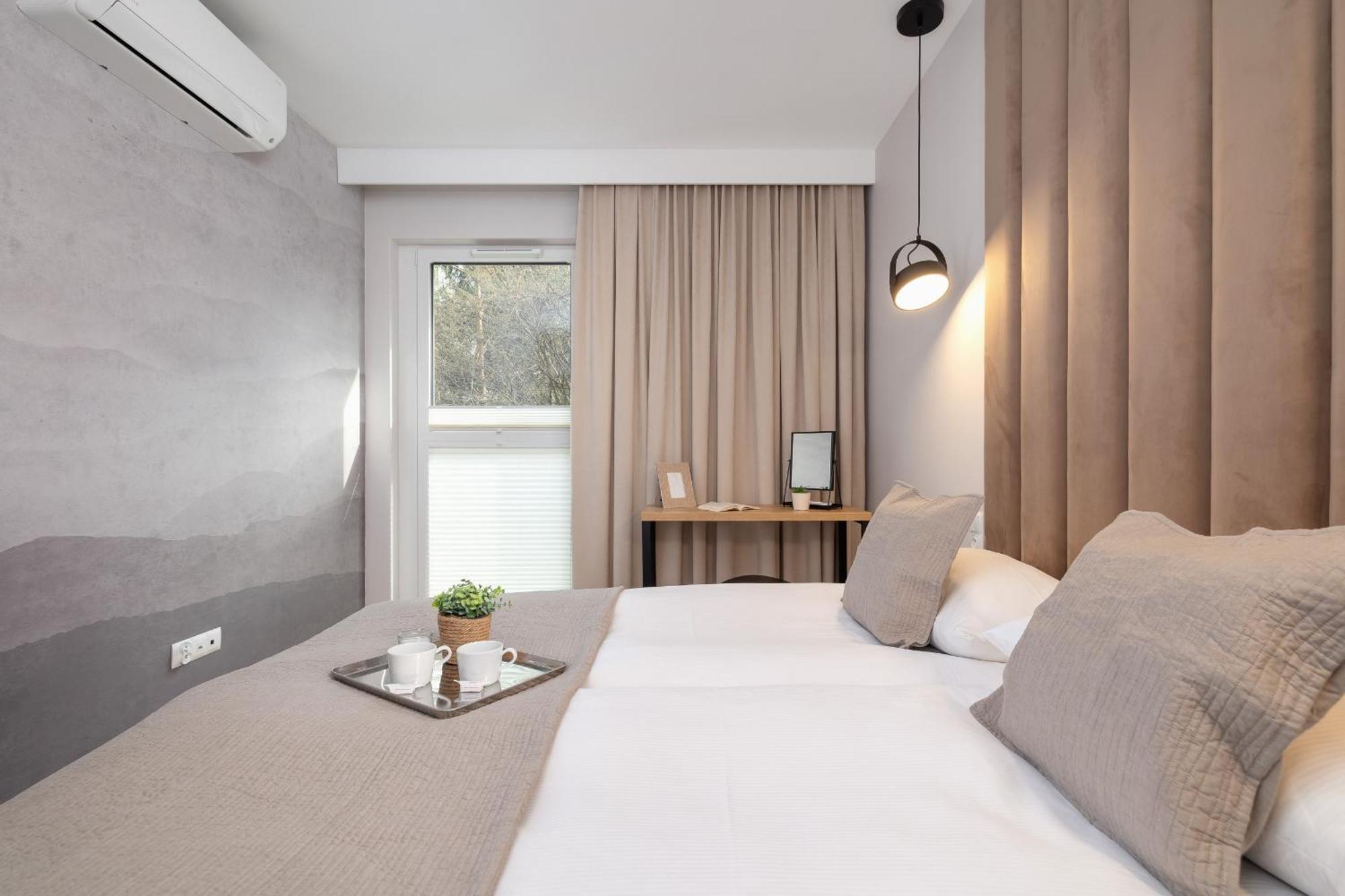 Bright Apartment In Krakow With Garden, Air Conditioning, Parking And Desk By Renters Prestige Exterior photo