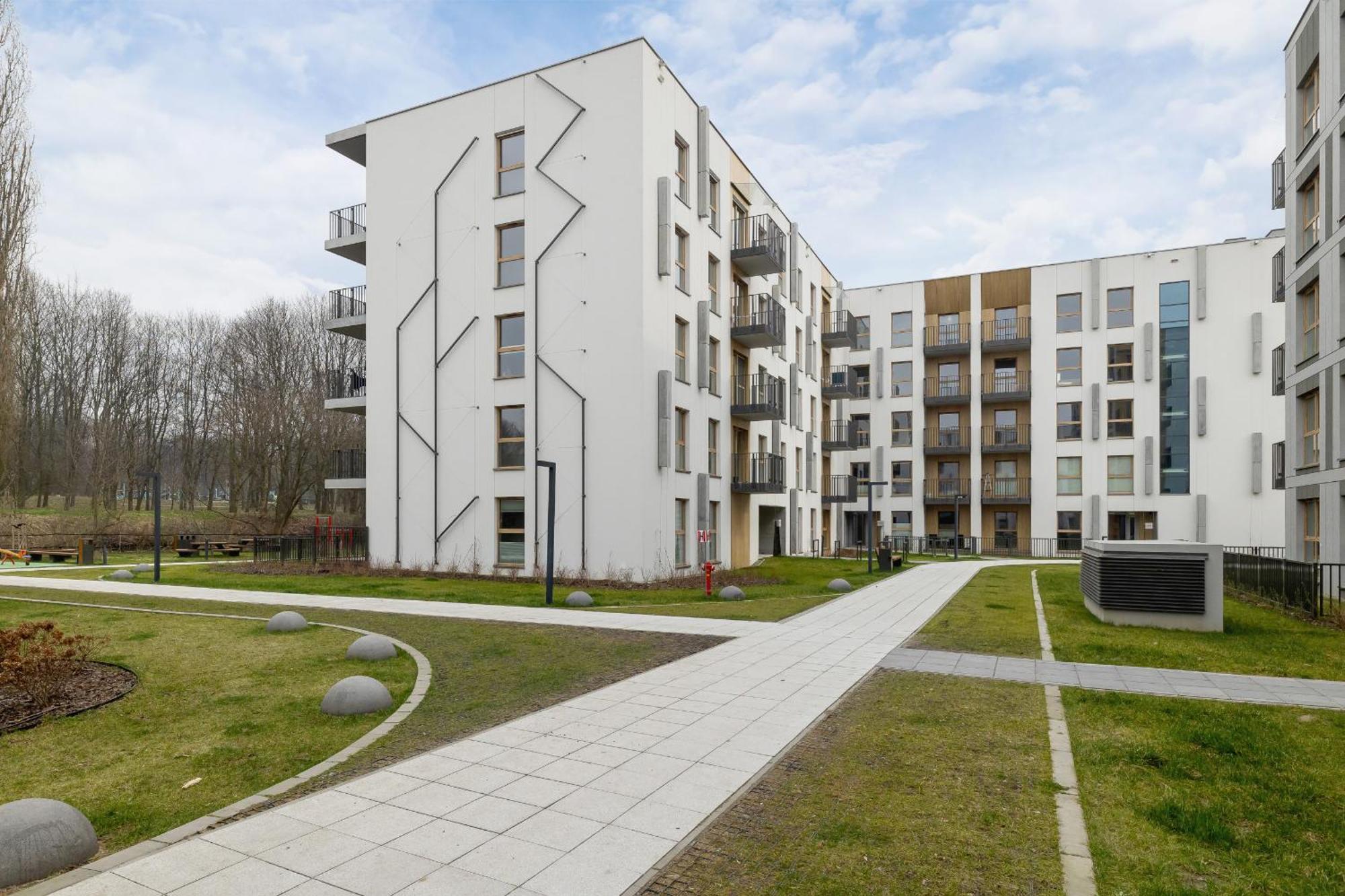 Bright Apartment In Krakow With Garden, Air Conditioning, Parking And Desk By Renters Prestige Exterior photo