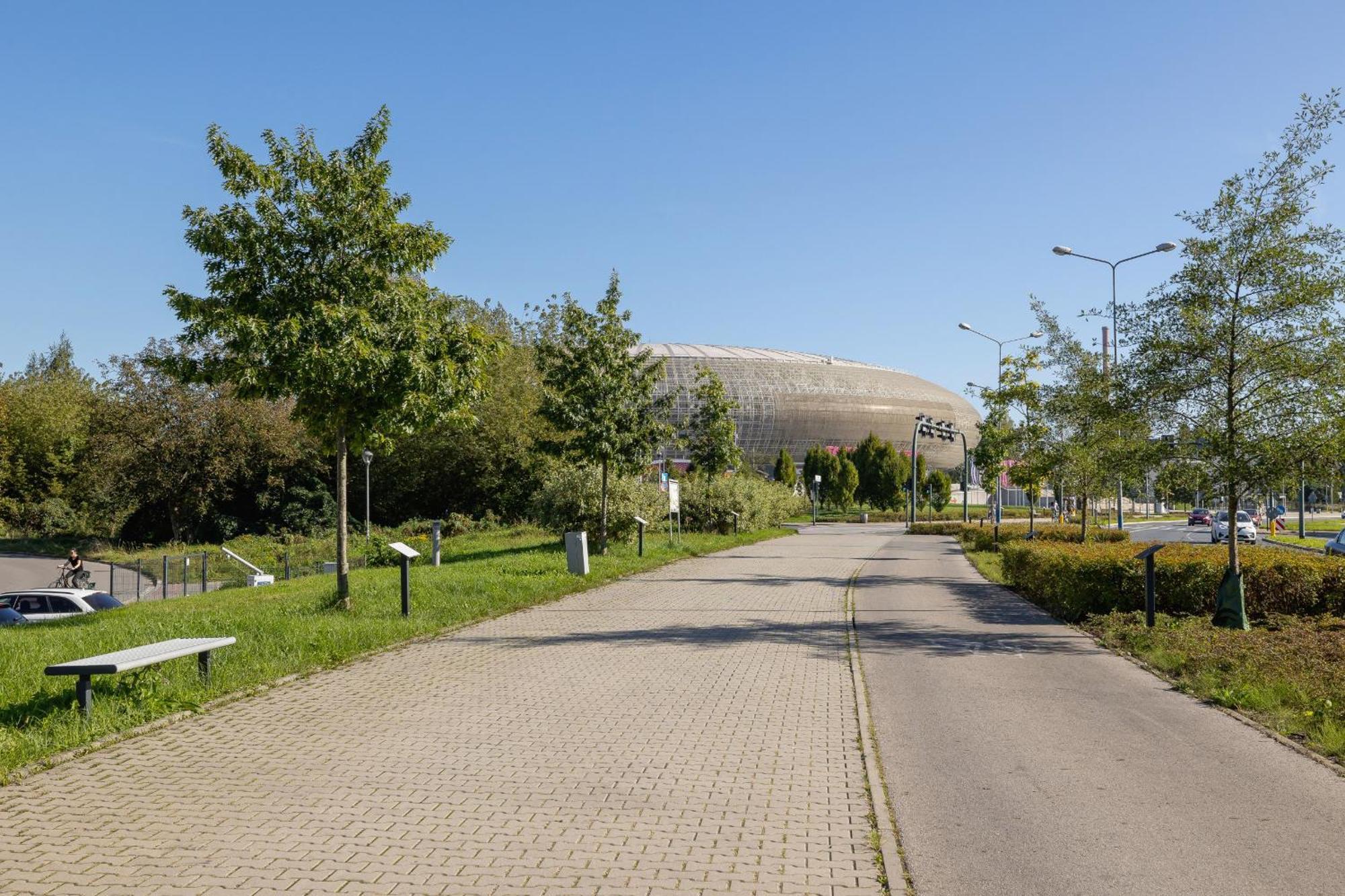 Bright Apartment In Krakow With Garden, Air Conditioning, Parking And Desk By Renters Prestige Exterior photo