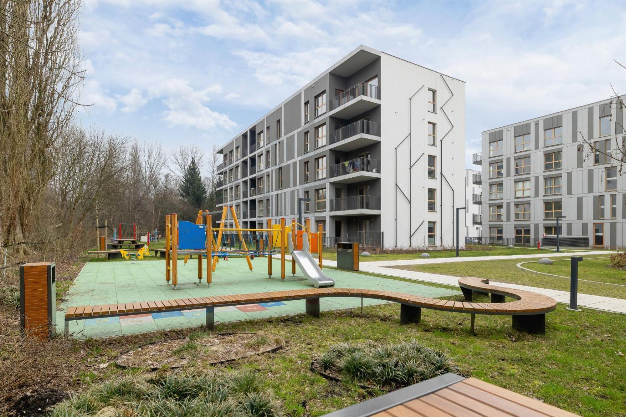 Bright Apartment In Krakow With Garden, Air Conditioning, Parking And Desk By Renters Prestige Exterior photo